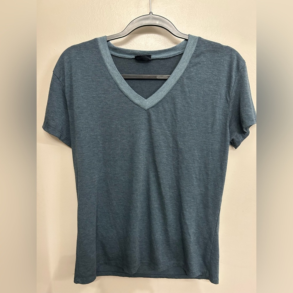 Women’s Firehouse hunter green v neck short sleeved tee size S/M